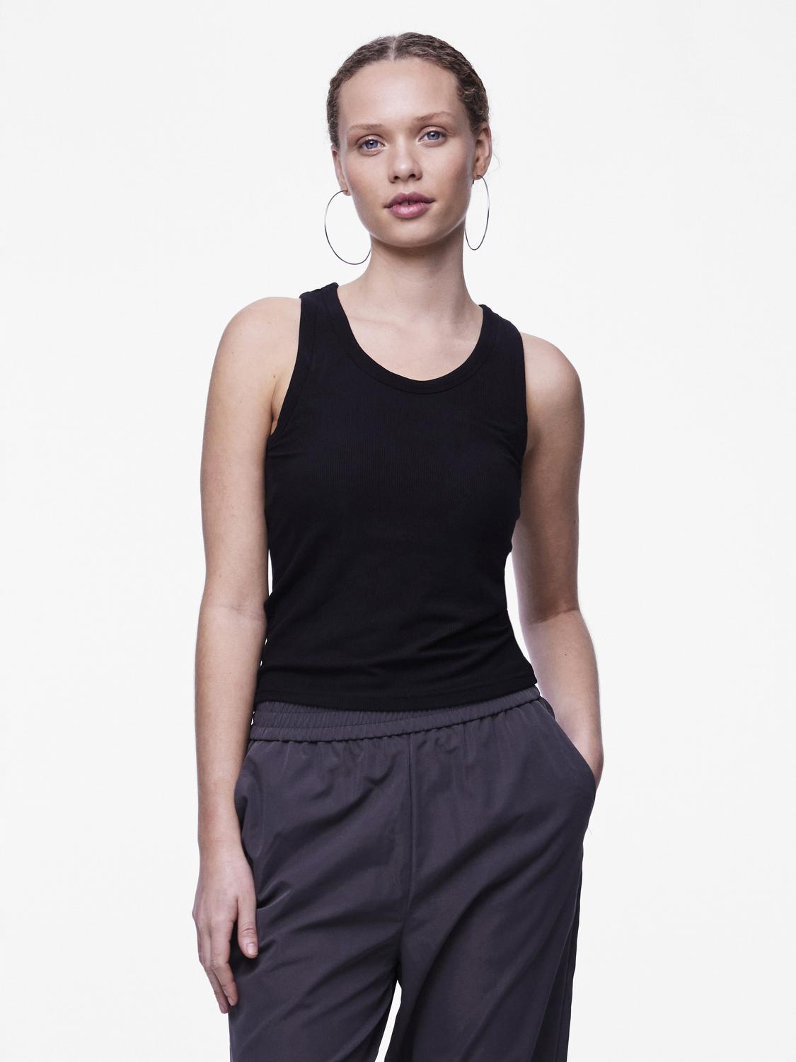 model_shot-front